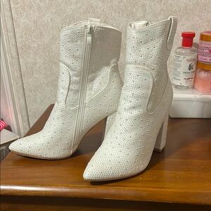 Chic White Heeled Boots